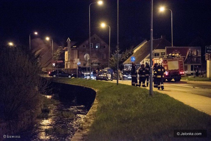 w-poscigu-ranni-policjanci-rozbite-radiowozy-aktualizacja-foto-68365