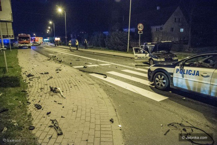 w-poscigu-ranni-policjanci-rozbite-radiowozy-aktualizacja-foto-68365