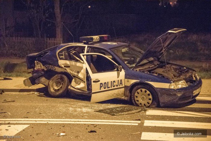 w-poscigu-ranni-policjanci-rozbite-radiowozy-aktualizacja-foto-68365