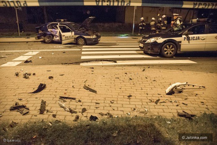 w-poscigu-ranni-policjanci-rozbite-radiowozy-aktualizacja-foto-68365