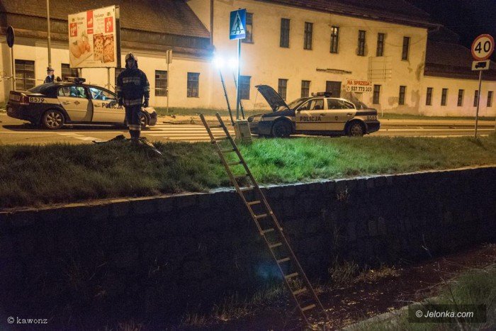 w-poscigu-ranni-policjanci-rozbite-radiowozy-aktualizacja-foto-68365