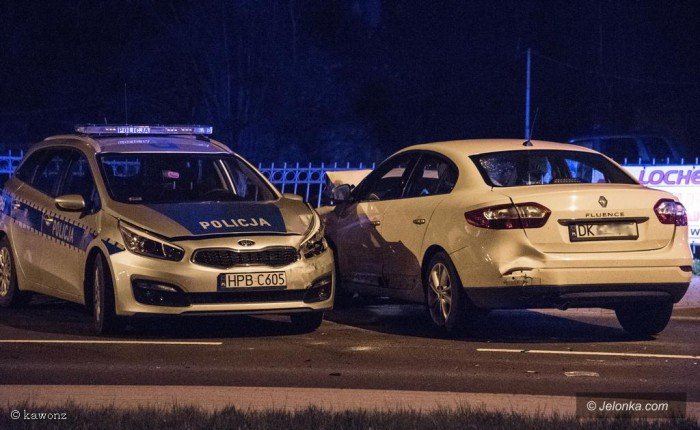 w-poscigu-ranni-policjanci-rozbite-radiowozy-aktualizacja-foto-68365