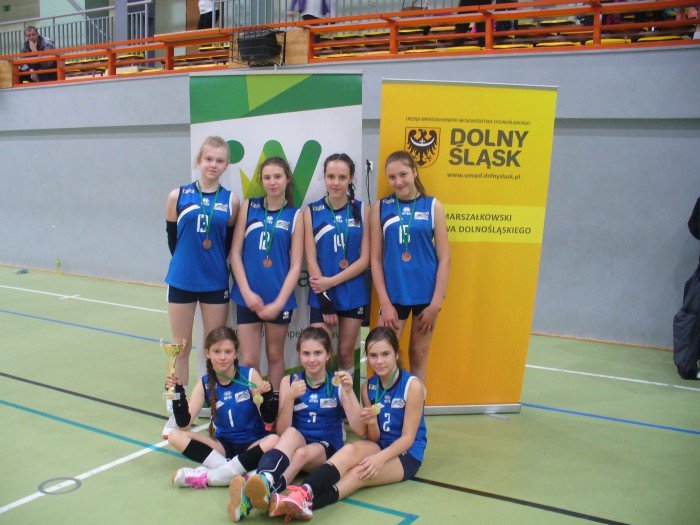 janowickie-siatkarki-na-najwyzszym-stopniu-podium-68414