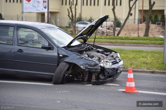 zderzenie-dwoch-aut-na-alei-jana-pawa-ii-foto-68441