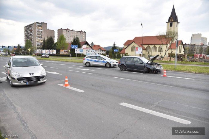 zderzenie-dwoch-aut-na-alei-jana-pawa-ii-foto-68441