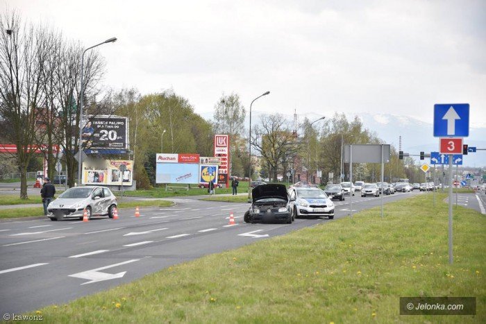 zderzenie-dwoch-aut-na-alei-jana-pawa-ii-foto-68441