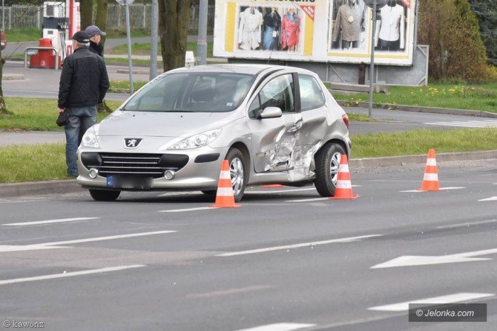 zderzenie-dwoch-aut-na-alei-jana-pawa-ii-foto-68441
