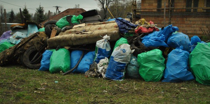 mysliwi-sprzataja-po-spacerowiczach-foto-68468