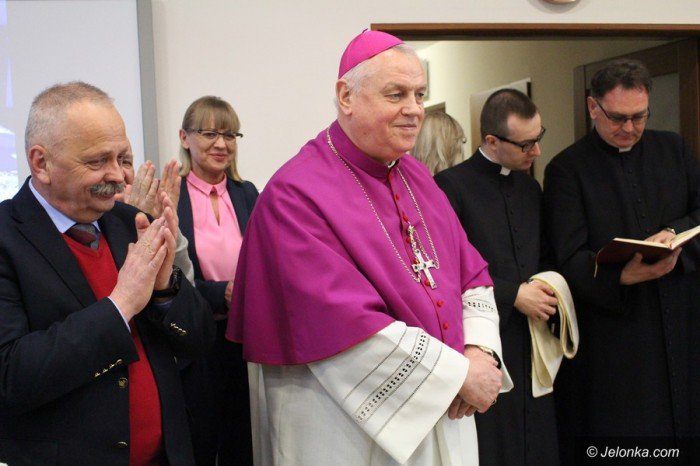 dom-samopomocy-poswiecony-przez-biskupa-foto-68488