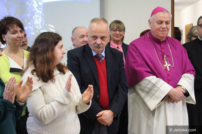 dom-samopomocy-poswiecony-przez-biskupa-foto-68488