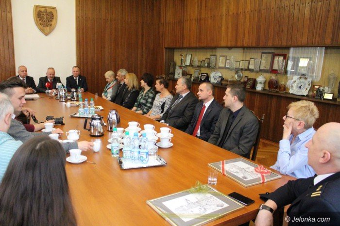 jedni-przychodza-inni-odchodza-uroczyscie-foto-68504