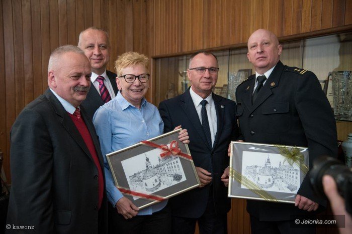 jedni-przychodza-inni-odchodza-uroczyscie-foto-68504