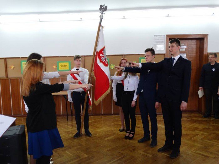 ostatni-dzwonek-zabrzmia-w-handlowce-foto-68524