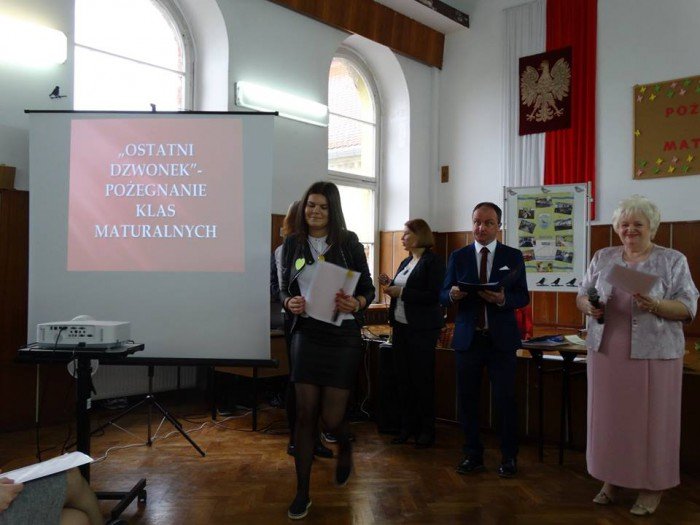 ostatni-dzwonek-zabrzmia-w-handlowce-foto-68524