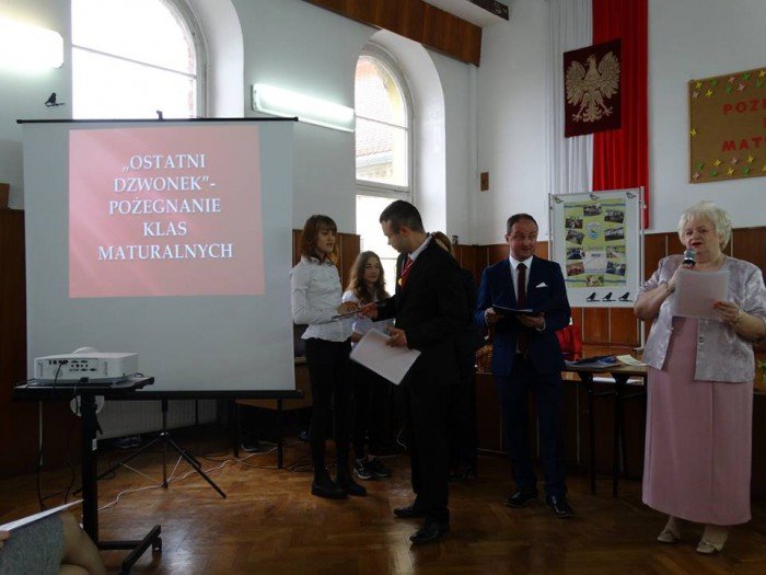 ostatni-dzwonek-zabrzmia-w-handlowce-foto-68524
