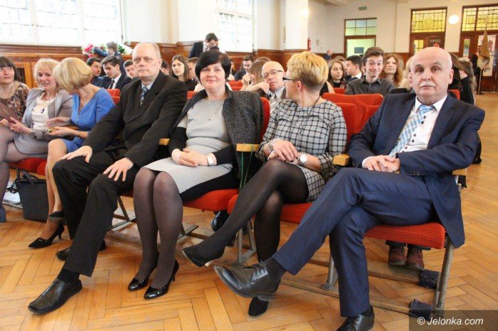 uroczyste-pozegnanie-maturzystow-foto-68526