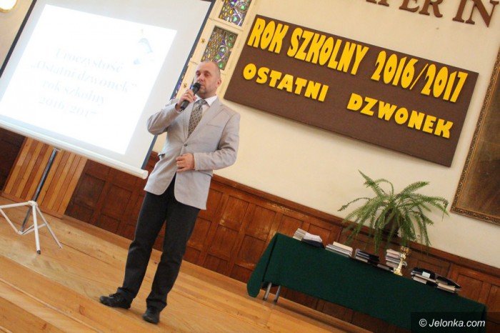 uroczyste-pozegnanie-maturzystow-foto-68526