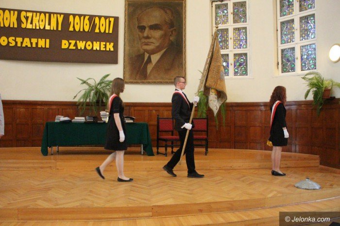 uroczyste-pozegnanie-maturzystow-foto-68526