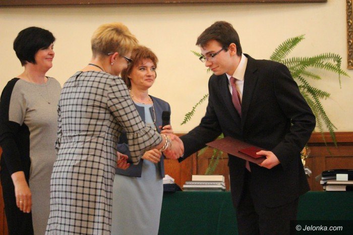 uroczyste-pozegnanie-maturzystow-foto-68526
