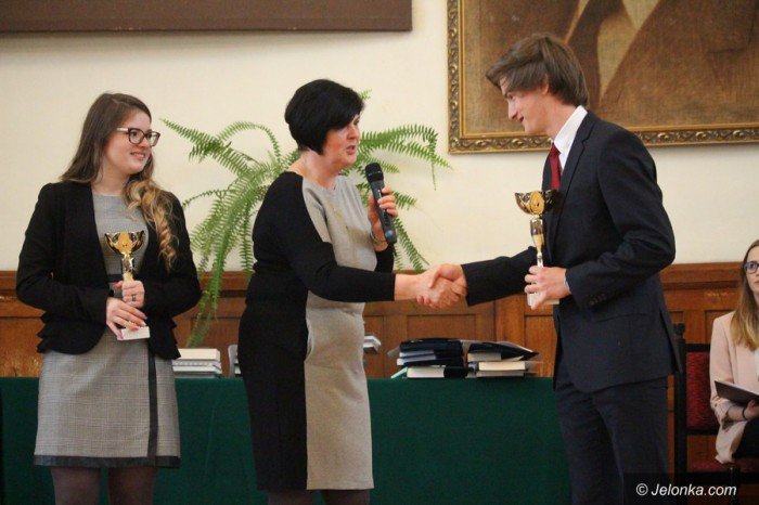 uroczyste-pozegnanie-maturzystow-foto-68526