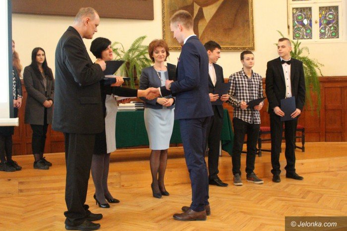uroczyste-pozegnanie-maturzystow-foto-68526