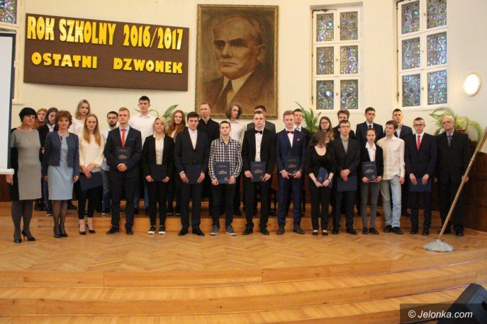 uroczyste-pozegnanie-maturzystow-foto-68526