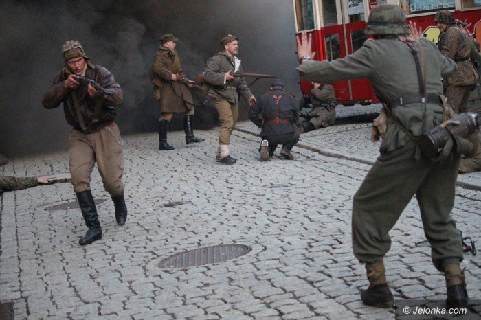 rekonstruktorzy-przemierzali-deptakiem-foto-68573