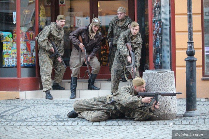 rekonstruktorzy-przemierzali-deptakiem-foto-68573
