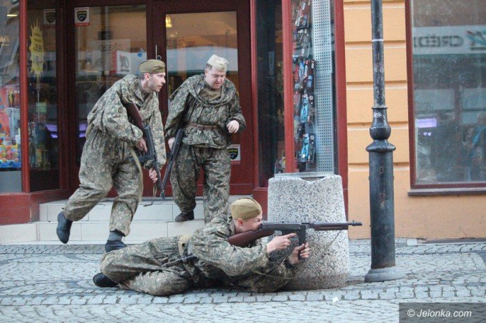 rekonstruktorzy-przemierzali-deptakiem-foto-68573