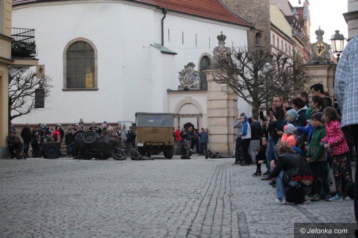 rekonstruktorzy-przemierzali-deptakiem-foto-68573