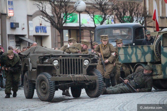 rekonstruktorzy-przemierzali-deptakiem-foto-68573