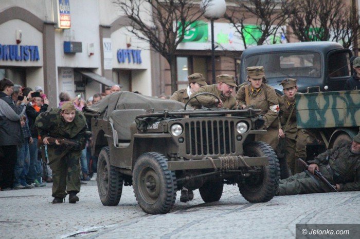 rekonstruktorzy-przemierzali-deptakiem-foto-68573