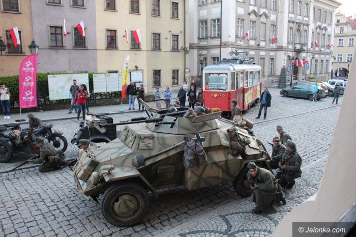 rekonstruktorzy-przemierzali-deptakiem-foto-68573