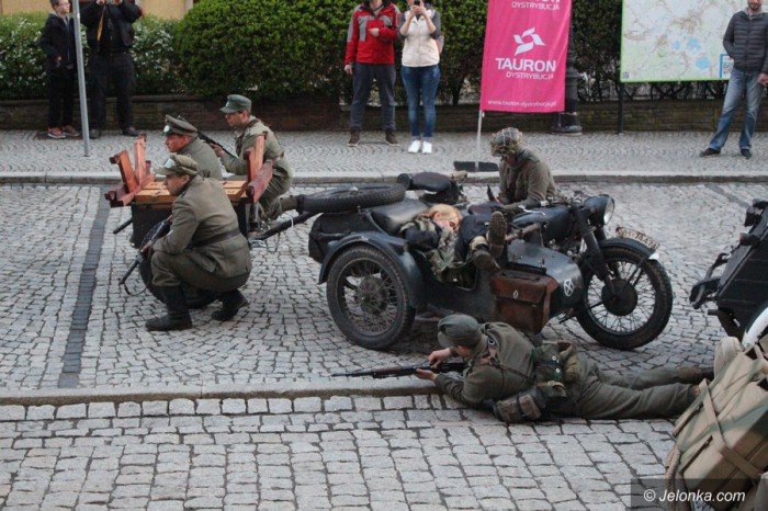 rekonstruktorzy-przemierzali-deptakiem-foto-68573