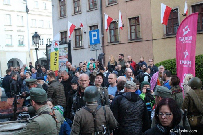 rekonstruktorzy-przemierzali-deptakiem-foto-68573