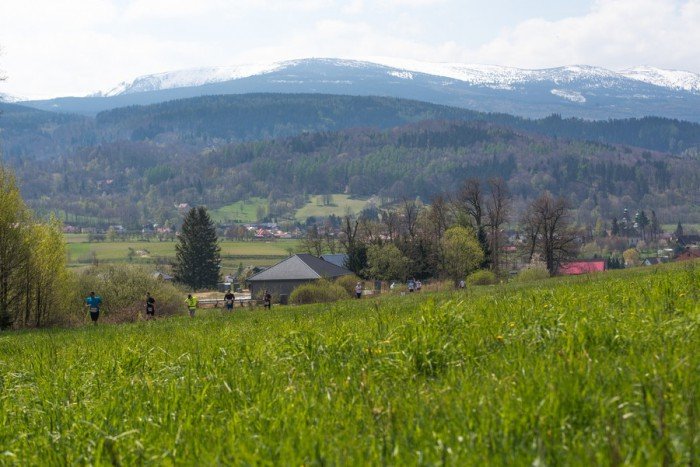 ponad-po-tysiaca-biegaczy-w-cieplicach-foto-68593