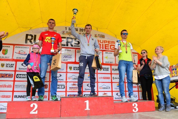ponad-po-tysiaca-biegaczy-w-cieplicach-foto-68593