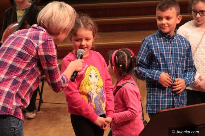 rytm-i-melodia-na-zielonej-ace-foto-68630