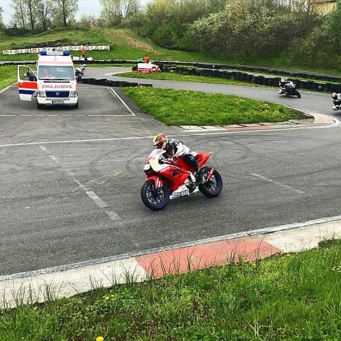 projekt-bezpieczni-motocyklisci-z-ulicy-na-tor-foto-68711