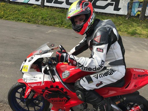 projekt-bezpieczni-motocyklisci-z-ulicy-na-tor-foto-68711