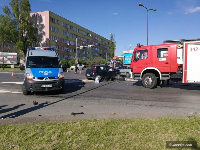 dwie-osoby-w-szpitalu-zderzenie-na-skrzyzowaniu-foto-video-68712