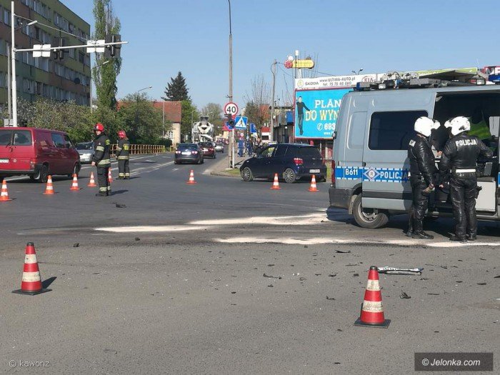 dwie-osoby-w-szpitalu-zderzenie-na-skrzyzowaniu-foto-video-68712