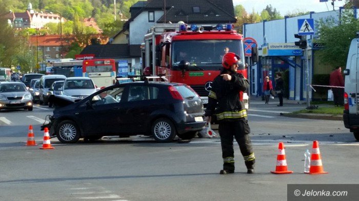 dwie-osoby-w-szpitalu-zderzenie-na-skrzyzowaniu-foto-video-68712