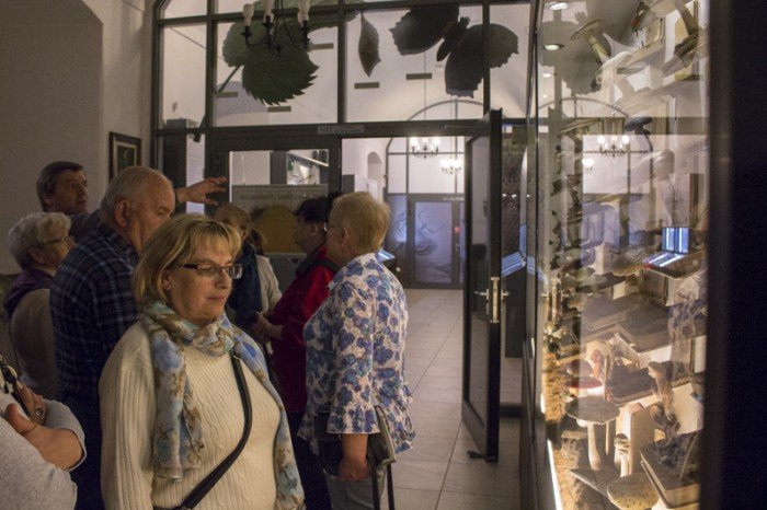 modzi-duchem-w-muzeum-przyrodniczym-foto-68739