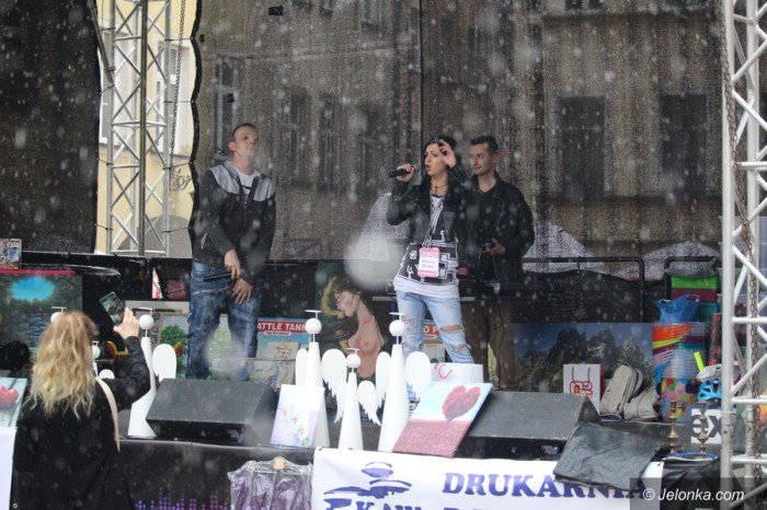 cudowni-ludzie-pomagaja-gosi-foto-68747