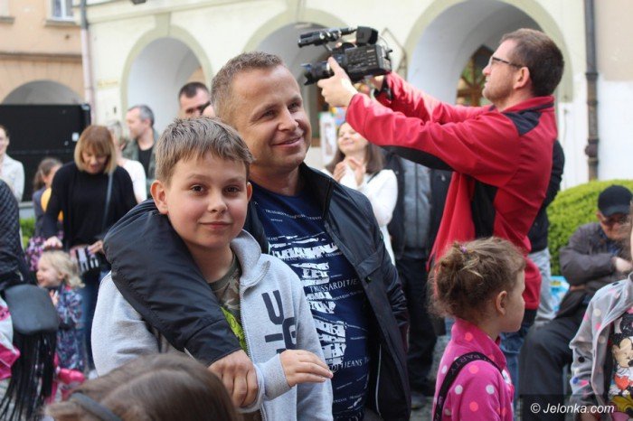 cudowni-ludzie-pomagaja-gosi-foto-68747