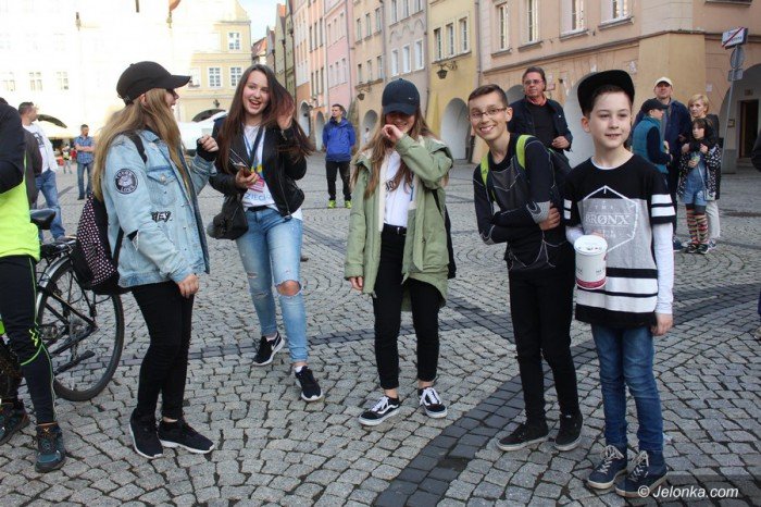 cudowni-ludzie-pomagaja-gosi-foto-68747
