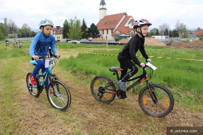 rodzinne-sciganie-na-rowerach-foto-68760