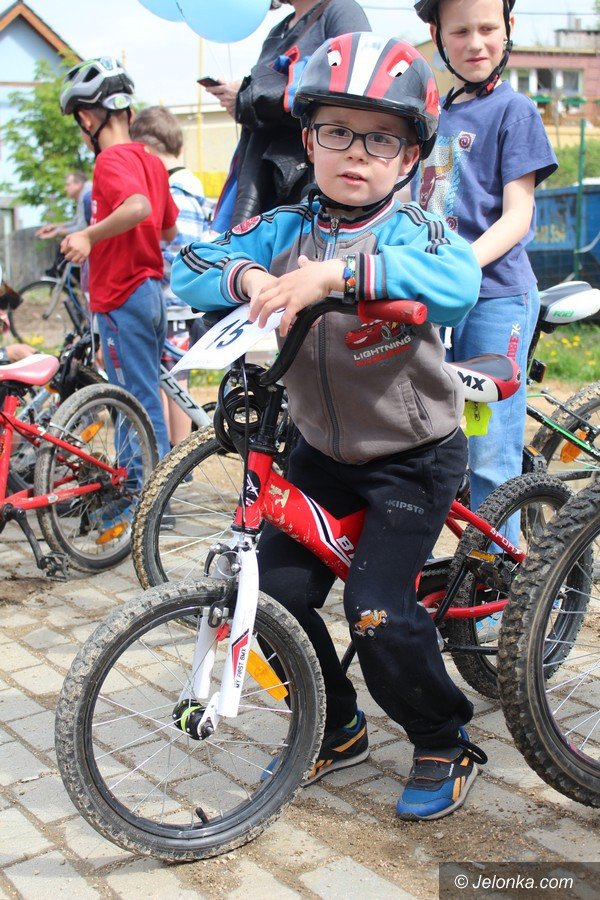 rodzinne-sciganie-na-rowerach-foto-68760