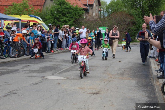 rodzinne-sciganie-na-rowerach-foto-68760